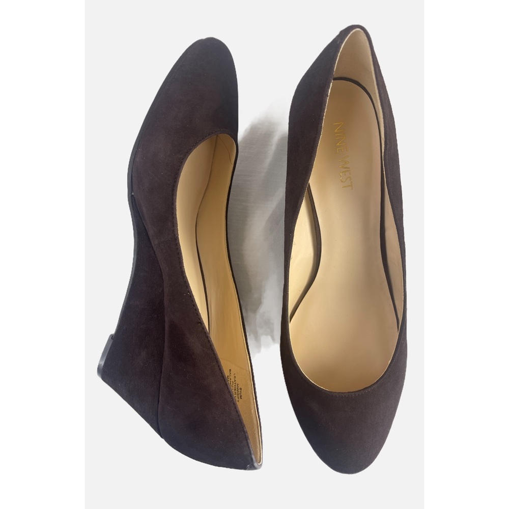 Lovely Nine West Dark Brown Suede wedge heels